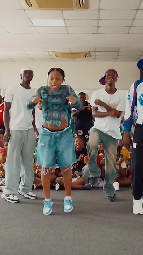 Tag your favourite dancer to try this DC #TanzaniaDance #DEFEDEFE @commoneee @chommiezaza😮‍💨 @Saydow 🦅 @Angelnyigu