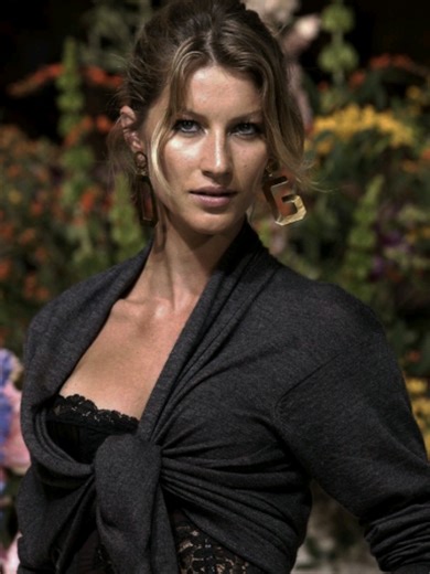 #giselebundchen pour #dolcegabbana spring summer 2002 . . . #runway #fashion #models