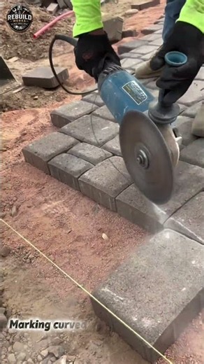 Cutting and Fitting Curved Paver Edge 🧱🔪 #Paving #Hardscaping #Construction
