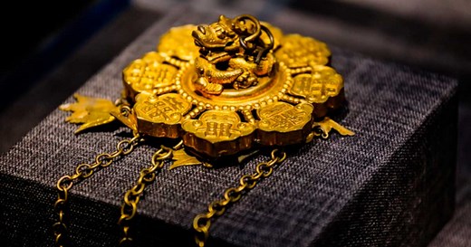 The Heirloom Seal of the Realm: The Most Valuable Treasure of All? - Historic Mysteries