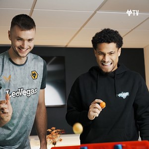 🇧🇷🆚🇦🇹 Joao Gomes takes on Sasa Kalajdzic at Dunk 4! 🏀🏀🏀🏀 | Wolverhampton Wanderers FC