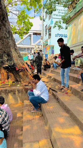 Teja on Instagram: "Andhra surprise ❤️🥰 #rajahmundry #explorepage✨ #treandingreels #trendingnow #telugu"