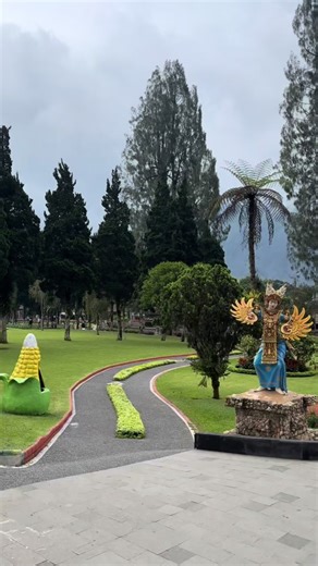 Pura Ulun Danu Beratan Bedugul: Destinasi Wisata Bali Terkenal