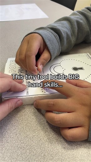 Using a push pin targets pincer grasp strength, intrinsic hand muscles, and graded pressure control, key foundations for efficient handwriting and tool use ✏️🧠 #occupationaltherapy #finemotorskills #finemotor #development #handwriting