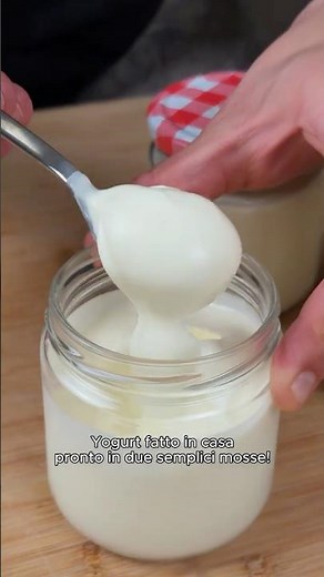 HOMEMADE YOGURT: Ready in a minute (then it does everything on its own) #yogurt #homemade #recipes