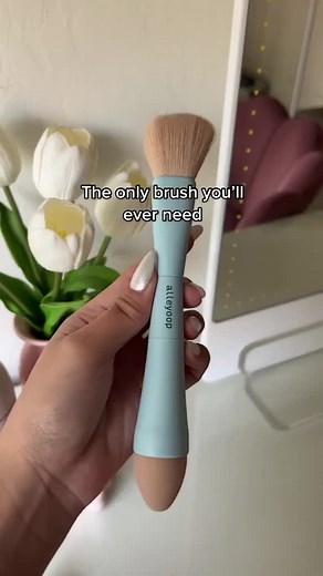 Less time rummaging through your makeup brush collection, MORE time for your day 🙌 Multi-Tasker Brush packs 4 beauty tools into one ❤️ @aimee.lyanne #deinfluencingmakeup #deinfluencing #cleanmakeuptutorial #bestmakeupbrushes #makeupforbeginners #holygrailmakeupproducts