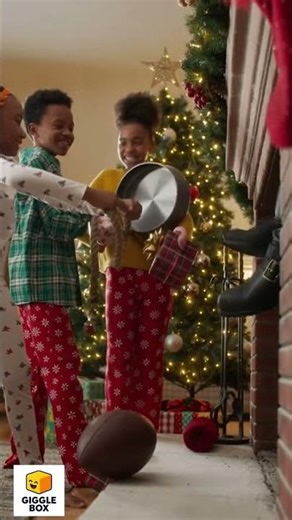 🎅 Santa Stuck in the Chimney — Funniest Christmas Fail! 😂