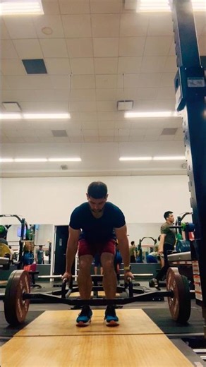 Trap bar deadlifts for a stronger lower back
