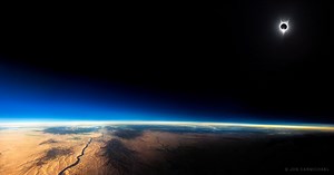 This Eclipse Photo Was Shot from a Commercial Plane at 39,000ft