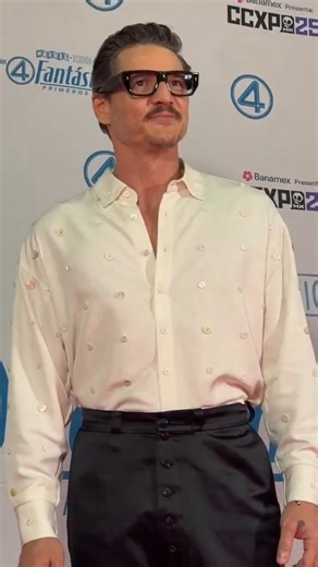 📄👉🏻 Marvelitas Channel cubriendo la #CCXPMX25. Pedro Pascal ya está en la #CCXPMX25 para promocionar ‘FANTASTIC FOUR: FIRST STEPS’ 4️⃣💥 • 𝘿𝙖𝙡𝙚 𝙡𝙞𝙠𝙚 𝙮 𝙘𝙤𝙢𝙥𝙖𝙧𝙩𝙚 • 📊 '𝗦𝗧𝗔𝗬 𝗧𝗨𝗡𝗘𝗗 𝗠𝗔𝗥𝗩𝗘𝗟𝗜𝗧𝗔𝗦' 👉🏻 @marvelitaschannel . #MarvelitasChannel #MannyManotas #MarvelitasChannelEc #PedroPascal #CCXPMX25 #TheFantasticFour #MarvelLatino #MarvelStudios #MCU #ReedRichards #Los4Fantásticos #AvengersSecretWars #AvengersDoomsday #DoctorDoom | Marvelitas Channel