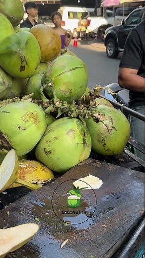 World’s Most Impressive Coconut Cutting Skills!