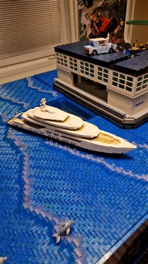 Lego diorama and alternative lesdiy yacht. #lesdiy #legoalternatives #lego #legodiorama #legomoc