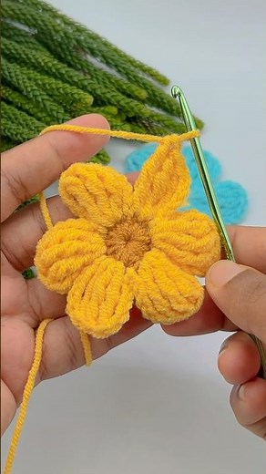 TUTORIAL HERE!👆 Easy Crochet Flower Tutorial | Beginner Friendly Pattern