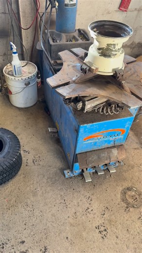 2.2K views · 3.7K reactions | Smashed golf tire inflation and mounting tips finale #mechanic #howto #tires | Carl's Garage | Facebook