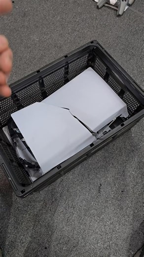 Sergej Minich | #Fifa #rage #ps5 | Instagram