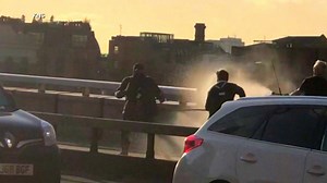 London Bridge stabbing kills 2 and injures 3