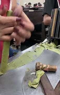 👑 “Crafting Green Gold: Candela Cigar Rolling by a True Artisan”. #handmadecigars #premiumcigars