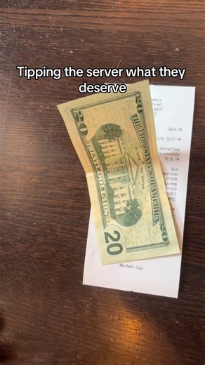 🤩 A servers dream! creator: @tableshark #serverlife #servertip #servertok #restaurant | TRULY TAY