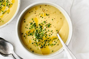 The Best Vegetarian Potato Soup For Fall