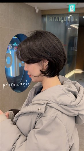우인지 원장 Junohair banpo 반포미용실 on Instagram: "#permoasis #펌오아시스 여성스러운 라인의 숏컷펌은 뒷통수의 볼륨감과 네이프라인의 연결감과 목선을 감싸는 모양이 분위기를 결정한다ෆ⃛ෆ⃛ #숏컷펌전문"