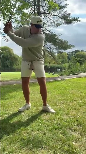 Man’s quirky golf ball trick with unique sack in Orlando, Florida, USA