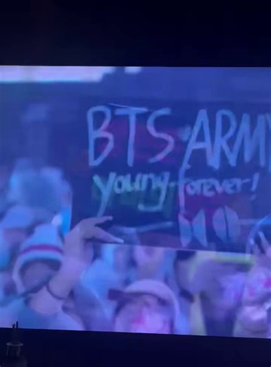 i was wondering why they would show a banner like that until i saw this video... EMBARRASSING and don't even get me started on the loud ass screaming 🫩