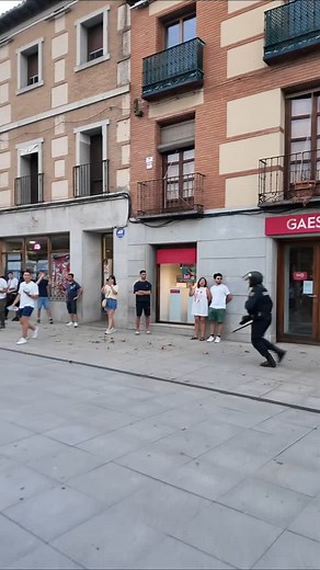 18K reactions · 188 shares | Grandísimo ejemplo el de Alcalá de Henares en la manifestación en defensa de nuestra seguridad. Orgullo de pueblo, no vamos a tragar con violadores en nuestras calles. ¡LEGITIMA DEFENSA! 論 | Revuelta | Facebook