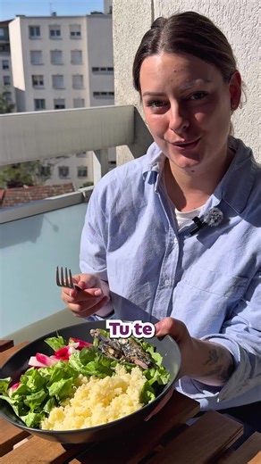 Tu te souviens de notre vidéo sur les sardines en boîte ? On revient avec LA recette parfaite 🐟✨ Salade de sardines flambées : 1️⃣ Ouvre ta boîte de sardines 2️⃣ Essuie-tout imbibé d'huile 3️⃣ Flambe (attention, fait ça en extérieur ⚠️) 4️⃣ Ajoute à ta salade avec semoule radis Tu cuisines comment tes sardines toi ? 🤔 Partage ta recette ! 🍽️