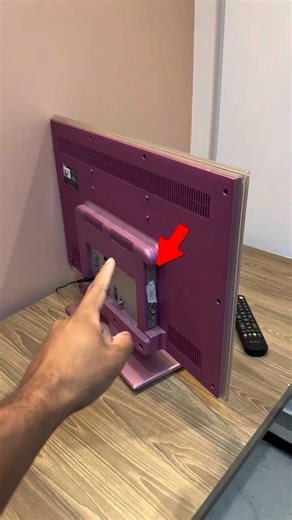 Turn Your Old TV into a Smart TV Easily 📺 #SmartTVHack #TechTips #DIYTech #smarttvhack