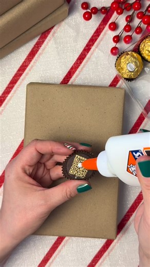 Stephanie Gigliotti on Instagram: "Gift embellishment ideas using Ferrero Roche 😍🤤 🎁 #christmas2025 # giftwrapingideas"