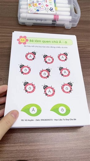 🔤 Bộ học liệu chữ cái tiếng Việt cho bé 3-5 tuổi Giúp bé làm quen với bảng chữ cái, nhận biết mặt chữ và phát triển kỹ năng tiền đọc viết thông qua các hoạt động học mà chơi đầy hứng thú. Phù hợp cho bé 3 tuổi, 4 tuổi và 5 tuổi. 💌 Cmt độ tuổi của bé để được tư vấn nhé! #bé4tuoi #bé5tuổi #trâu2021 #sachchobe4tuổi #bé2021