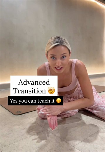 Mini peak flow! 🔥🧘‍♀️✨ #yogateacher #yogaflow #poweryoga #creativeyoga #ytt