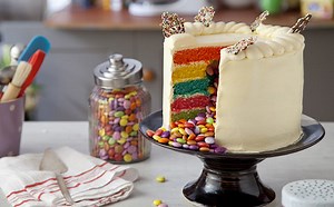 Rainbow piñata cake