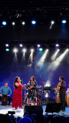 Eva Ayllon & Daniela Darcourt: Cariño Bonito Live Performance