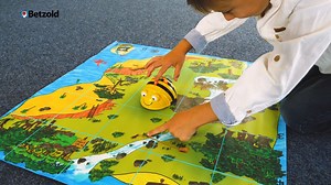 20 reactions · 5 comments | Kennt ihr schon unseren Bee-Bot??  https://betzold.biz/2KLLyul Mit den Richtungstasten sagen eure Kids dem kleinen Roboter, welchen Weg er fahren soll Auf speziellen Matten planen die Kinder den Weg zu einem vorgegebenen Ziel. So wird das räumliche Denken, das Verständis fürs Programmieren und auch das mathematische Verständnis spielerisch geschult Ausprobieren lohnt sich! Schöne Grüße - Madeleine | Betzold Kindergarten | Facebook