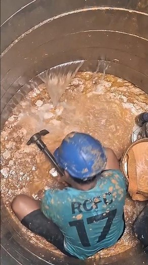 How Do People Dig Deep Wells Without Machines? 😳💧