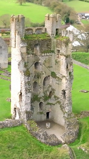 The imposing East Tower of Helmsley Castle. Helmsley castle in North Yorkshire is one of the most beautiful medieval castles in England and dates to the 12th century. Besieged by Thomas Fairfax in 1664, the Royalist garrison managed to hold on to the castle for an impressive 3 months before they ran out food and water. Fairfax ordered much of the castle to be destroyed, including the east tower. Fairfax did not however destroy the main Tudor lodgings, which was fortunate really as parliament gif