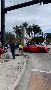 1.1M views · 2.1K shares | Hiện trường vụ va chạm giữa TESLA, Nissan GTR và Ford Mustang 350GT ... nhìn những mảnh vụn là biết chạy với tốc độ bàn thờ rồi | Tạp Chí Xe & Công Nghệ | Facebook