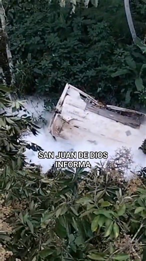 ÚLTIMA HORA SUCESOS COMPARTIR Se reporta cabezal volcado y cisterna de hidrógeno con fuga, son 2 situaciones diferentes. El incidente se da en Ruta 10, sector de Cartago, Turrialba, El Recreo. En el reporte se indica de precipitación de vehículo de carga pesada a guindo. Autoridades de emergencia ya en el lugar. San Juan de Dios Informa | San Juan de Dios Informa