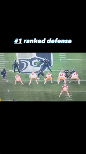 @seahawks @tanklawrence @leonardwilliams this is a glimpse of the @NFL best defense...It all flows together but stopping the run and limiting the explosive plays are core beliefs. #BaldysBreakdowns | Brian Baldinger