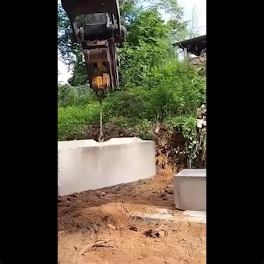 Leveling up the A wall! #block #excavatorworking