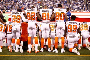 Cleveland Browns rejoin National Anthem protests as 21 players kneel, others lock arms