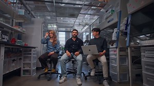 Demonstrating end-to-end scientific discovery with Robin: a multi-agent system