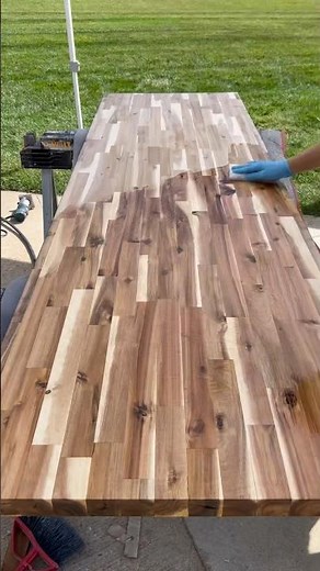 Finishing this premade acacia butcher block with Osmo PolyX Oil.