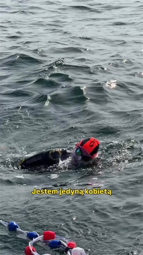 W ubiegłym roku wraz z moim zespołem podjęliśmy pierwszą próbę przepłynięcia Morza Bałtyckiego wpław. Zabrakło naprawdę niewiele. Były chwile zwątpienia, ogromny wysiłek i lekcja, której nie da się zdobyć w żaden inny sposób. Nie potraktowałam tego jako porażki. Potraktowałam to jako etap drogi. W tym roku wracamy silniejsi i lepiej przygotowani. Tym razem popłynę ze Szwecji do Polski. Czuję, że jestem gotowa na to wyzwanie. Gotowa zmierzyć się z zimnem, falami, zmęczeniem i własnymi ograniczeni
