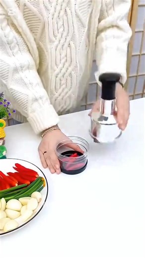 🚀 Chop garlic in seconds – no mess, no effort! Upgrade your kitchen with the Smart Garlic Chopper. ✨ Easy to use, portable & time-saving. 📦 Free Delivery in Pakistan – Order Now!Smart Garlic Chopper – Quick & Easy Cooking | Clickiya Pak