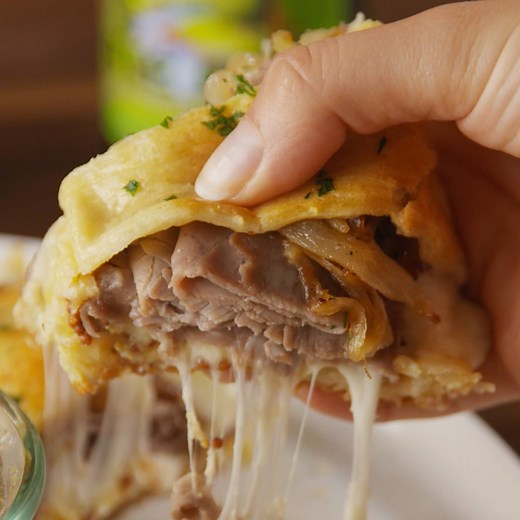 This French Dip Crescent Ring will have all your friends double dipping. Full recipe: http://dlsh.it/dgv8N9a | Delish
