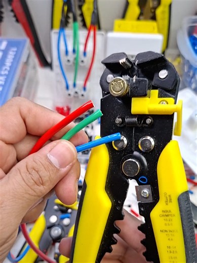 O melhor KIT de alicates do Tiktokshop. alicate decapador, alicate crimpador  1200 terminais tubulares(ilhos). #eletricista #eletrica #Kiteletricista #alicatedecapador #alicatecrimpador