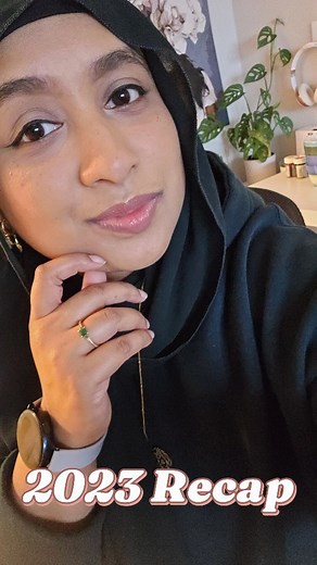 That's a wrap for 2023! 💫 ✨️ 2023 has definitely been a tough one, but boy, have I learned a lot. I can't express how grateful I am for the lessons I've gained. Now, I don't usually spill my personal life on this platform, but behind every delicious cake you see, there's a single mom trying to figure out the whole work-life balance thing. And it aint easy! But let me tell you, creating cakes is what keeps me going. So, a huge shoutout to everyone who trusted me with their cakes this year, you m