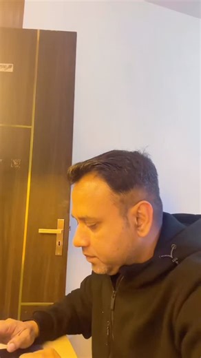 𝙎𝙮𝙨𝙩𝙚𝙢 𝘿𝙚𝙨𝙞𝙜𝙣 𝙋𝙤𝙨𝙩 10: 𝘾𝙤𝙣𝙨𝙞𝙨𝙩𝙚𝙣𝙩 𝙃𝙖𝙨𝙝𝙞𝙣𝙜 When I was working in last project got to work on the exact ring implementation for consistent hashing to handle information’s related to more than 2M devices. Every time adding or removing servers was an interesting step computing keys of the devices that will go on those servers. 𝗗𝗮𝘁𝗮 𝗣𝗮𝗿𝘁𝗶𝘁𝗶𝗼𝗻 𝘃𝘀 𝗗𝗮𝘁𝗮 𝗥𝗲𝗽𝗹𝗶𝗰𝗮𝘁𝗶𝗼𝗻: Data partition is distributing data which can still stay on same database in